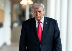 Casa Branca afirma que decisão sobre “rendição incondicional” do Irã caberá aos EUA